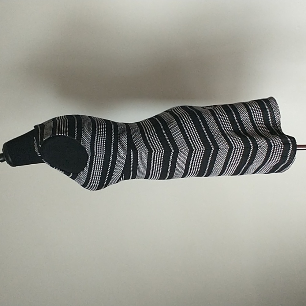 Black and White Sleeveless Dress - Picture 5 of 8